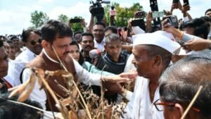 fadnavis-drought-tour-maharashtra