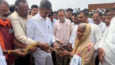 govt-stands-with-drought-farmers