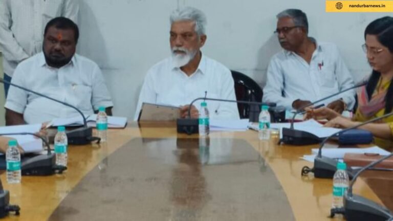 शासकीय जमिनीवरील अतिक्रमणे नियमानुकूल करण्याच्या कार्यवाहीला गती द्यावी – मंत्री दादाजी भुसे
