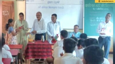 rotary-kankavli-central-distributes-ideal-study-app-cards